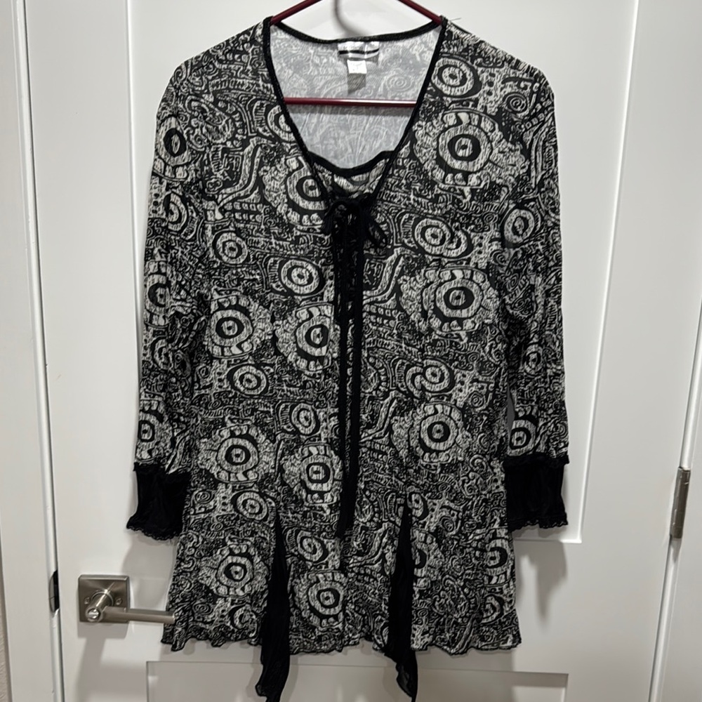 Black and White sheer Pattern overlay 3/4 sleeve Blouse